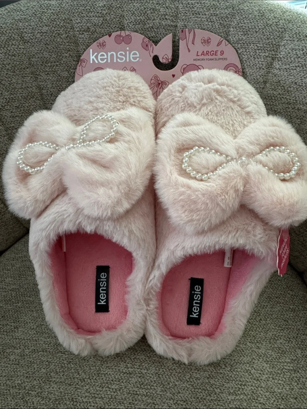 New Kensie Blush Faux-Fur Slip-On Slippers with Pearl Bow - Picture 1 of 3